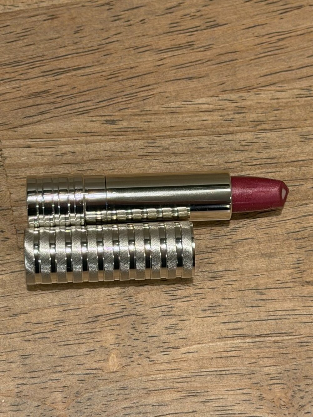 Clinique Dramatically Different Lipstick Lip Color 44 Raspberry Glace NWT - Picture 6 of 11